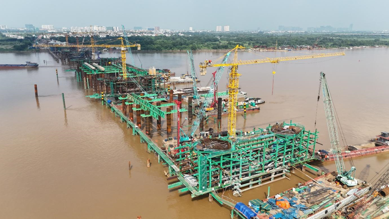 Đại công trường Cầu Trần Hưng Đạo ngày đêm bứt tốc, sẵn sàng lắp dựng vòm thép vô cực